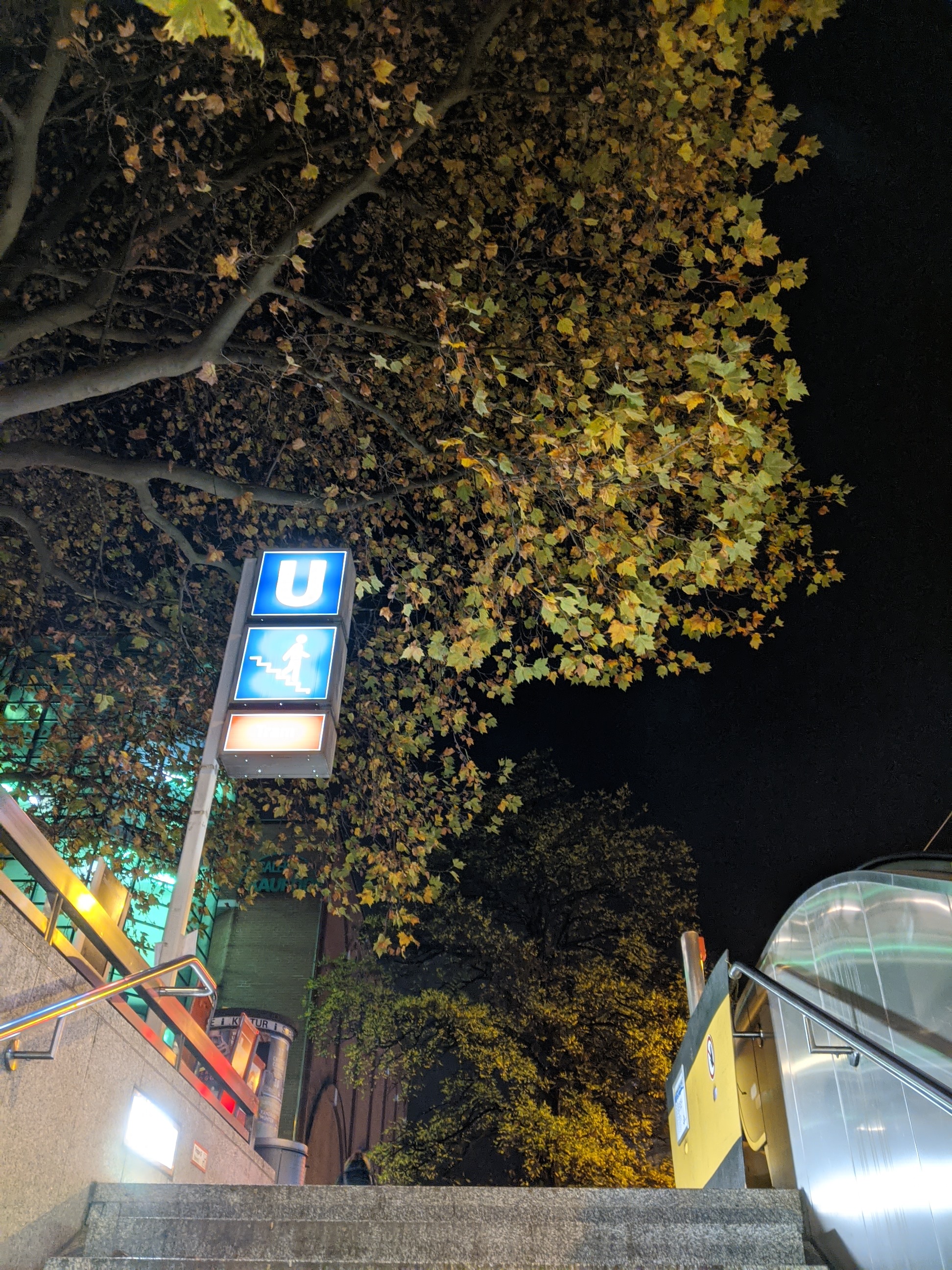 Rotkreuzplatz U-bahn Station